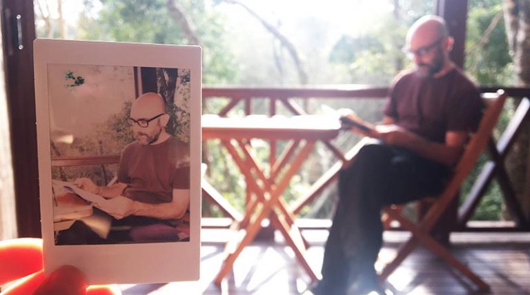 Entrevista a Hernán Khourian, director del filme “Acá y Acullá”