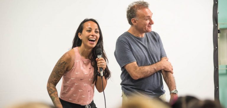 Néstor Montalbano y Evelina Cabrera presentaron “No llores por mí Inglaterra” en la cárcel de Los Hornos